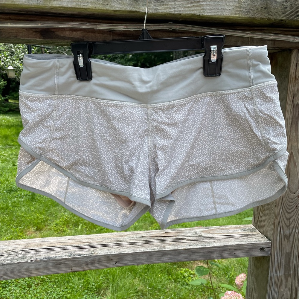 LuluLemon Speed Up 2.5 short size 8